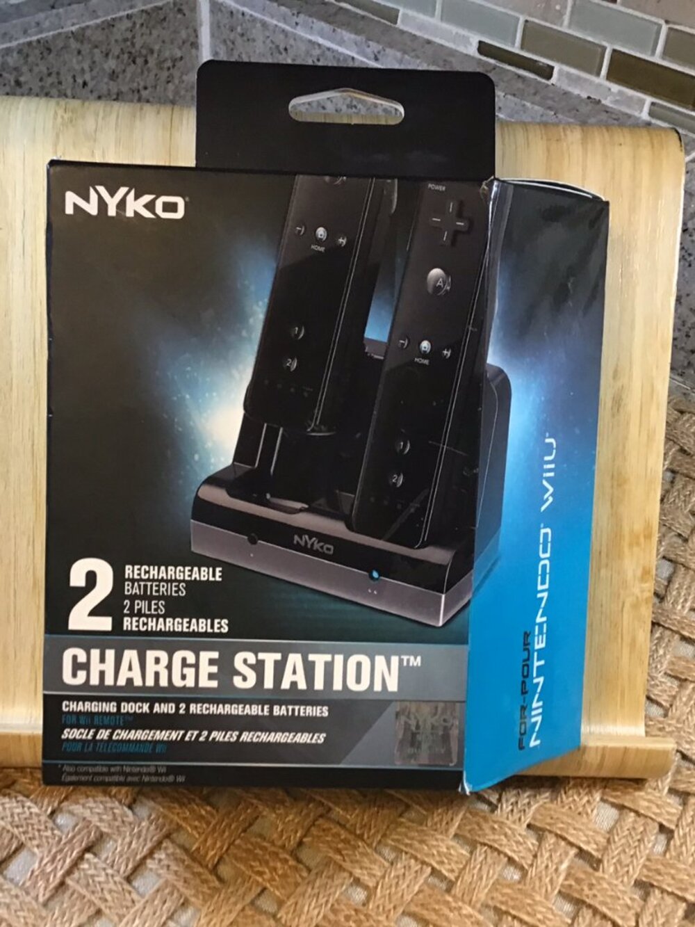 Nyko charge station - charging strand + Battery 2 x - NiMH - 2 output connectors